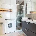 Apartment Fantastic 2 Bedroom With Sea View *