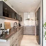 Fantastic 2 Bedroom With Sea View