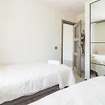 Apartment Fantastic 2 Bedroom With Sea View