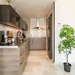 Fantastic 2 Bedroom With Sea View