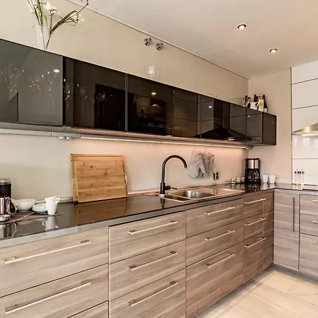 Fantastic 2 Bedroom With Sea View Апартаменти *