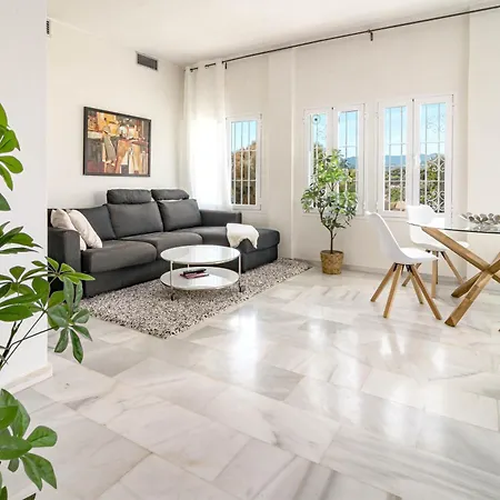 アパート Fantastic 2 Bedroom With Sea View マルベーリャ