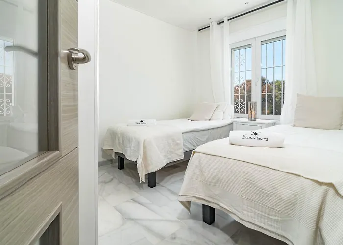 Fantastic 2 Bedroom With Sea View Μαρμπέλλα