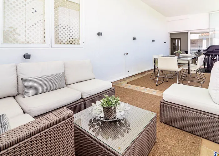 Fantastic 2 Bedroom With Sea View